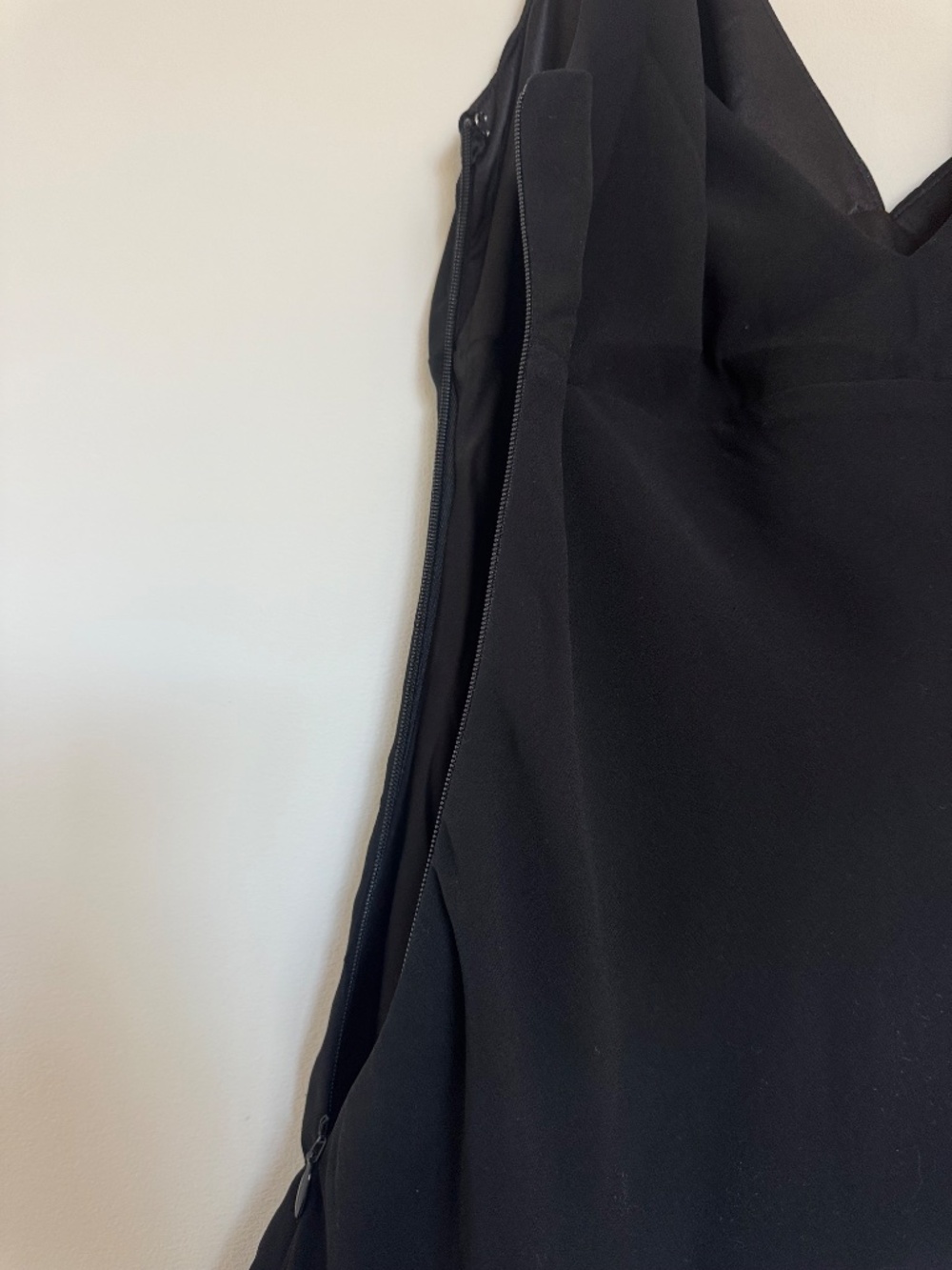 White fox black dress - Picture 5 of 5
